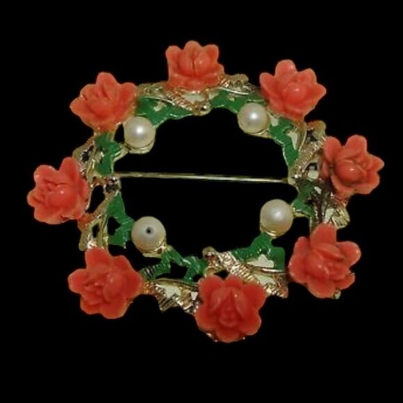 Vintage 950's Lucite Roses w/Faux Pearl & Enamel Leaves Pin/Brooch! - Picture 3 of 7